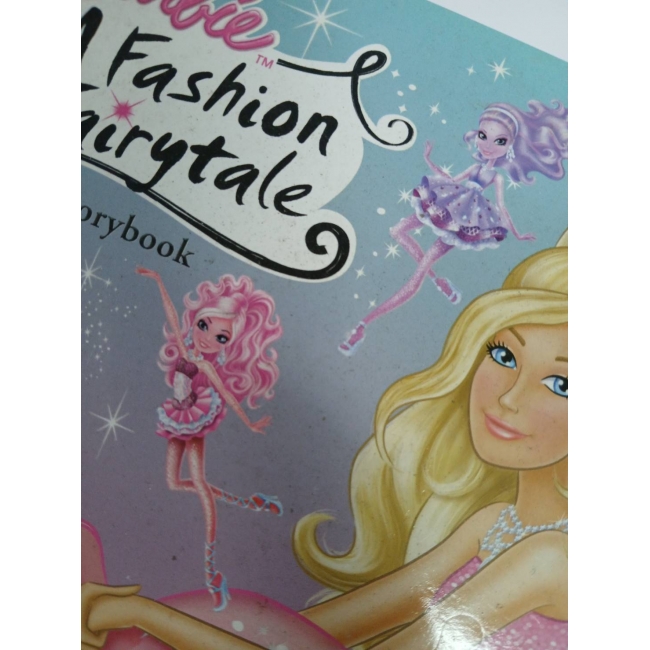Barbie: นิทานบาร์บี้ เทพธิดาแฟชั่น A Fashion Fairytale Storybook **รบกวนเลื่อนดูสภาพหนังสือก่อนการสั่งซื้อ**
